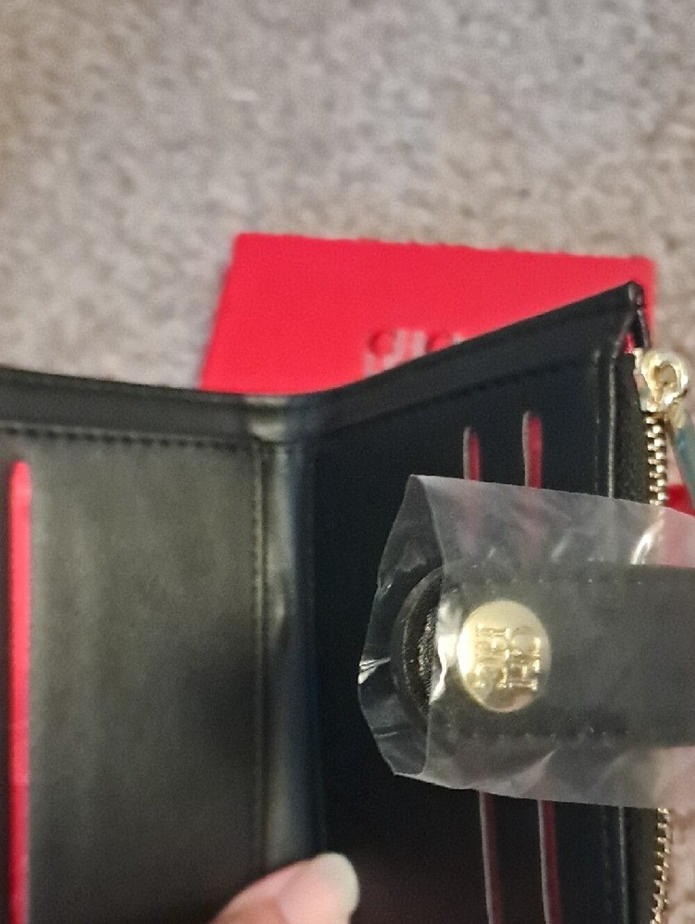 Carolina Herrera Black Embossed CH Leather Card Wallet with Gold Logo - Picture 3 of 8